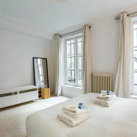 Cmg Place Des Victoires/ Montorgueil * Paris